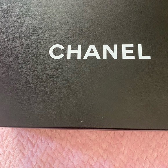 Channel sandals. - Picture 10 of 12